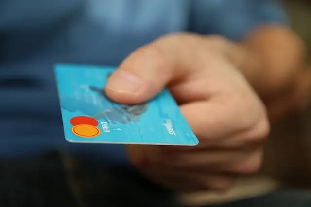 Person holding out a credit card